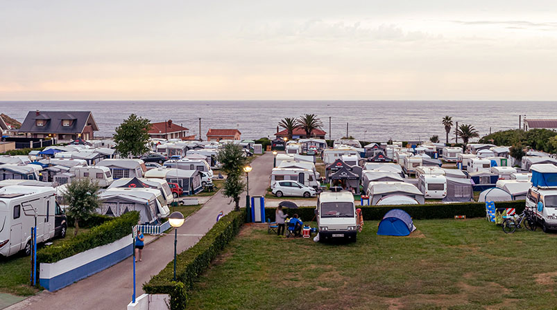 Panorámica del Camping Playa Arnía